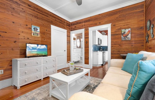 The Meadows Condo | CABIN FEVER ~ First Floor 1 Bedroom, 1 Bathroom with Full Kitchen and Pool!