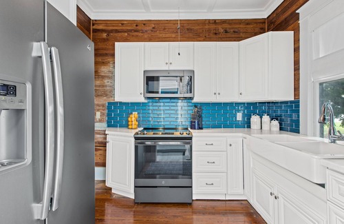 The Meadows Condo | CABIN FEVER ~ First Floor 1 Bedroom, 1 Bathroom with Full Kitchen and Pool!