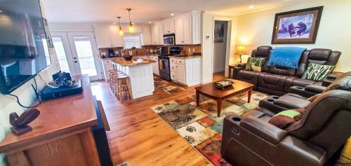 West Jefferson House | Cabin Fever
