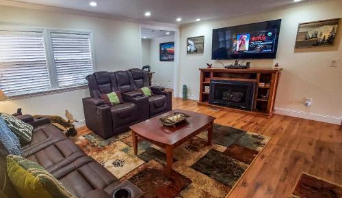 West Jefferson House | Cabin Fever
