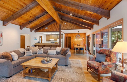 Tahoe Sierra Estates House | Cabin for 8 HotTub Walk to Private Beach for HOA