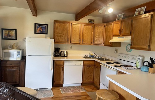 Campton Cabin | Cabin for two with an awesome view hot tub and wi-fi
