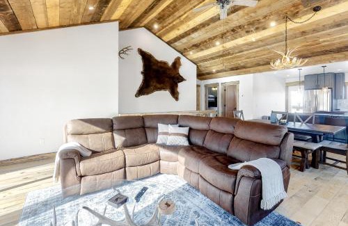 Grand Lake House | Cabin Getaway & Stonewood Lodge