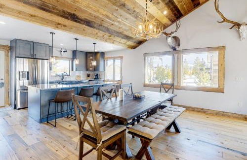 Grand Lake House | Cabin Getaway & Stonewood Lodge