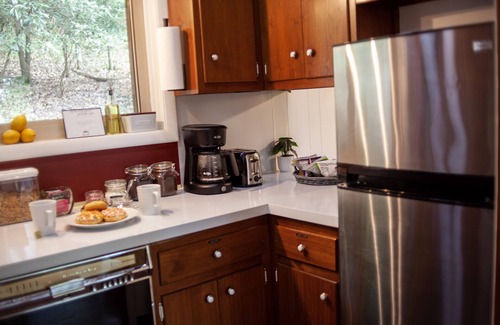 Mount Gretna Cottage | Cabin: Hot Tub, Grill, Lake, Wineries & Near Hershey Park, Family & Dog Friendly