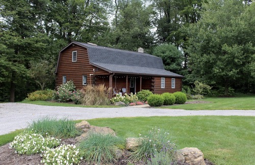 Millersburg Cabin | Cabin in Amish Country w Animals - 1 mile from Berlin, Ohio