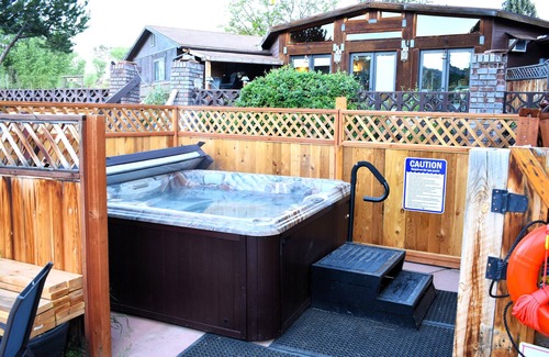 Zion National Park East Entrance Cabin | Cabin in Apple Orchard - Pool - Hot Tub -Farm -Breakfast -Quiet Side Zion -Bryce