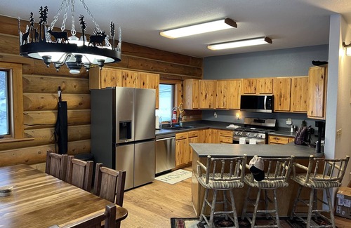 Gallatin Gateway Cabin | CABIN IN BIG SKY - CERUL MARE CABIN