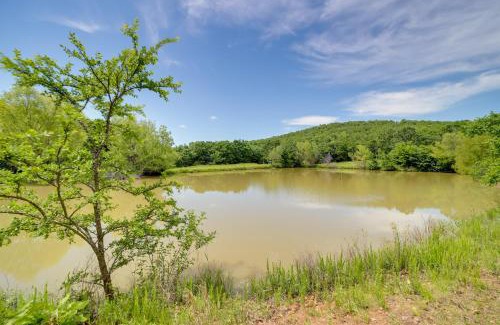Blocker House | Cabin in Petrified Forest Near Eufala Lake!