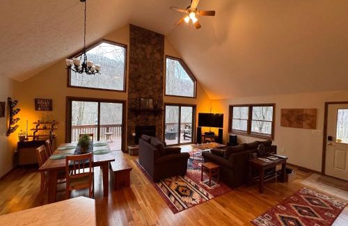Great Cacapon House | Cabin in the Woods w Hot Tub