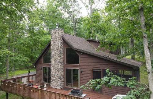 Great Cacapon House | Cabin in the Woods w Hot Tub