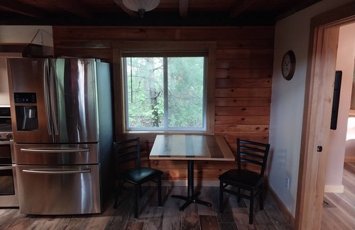 Watkins Glen Cabin | Cabin in the woods. Minutes to Watkins Glen State Park, Racetrack & Wine Trail!