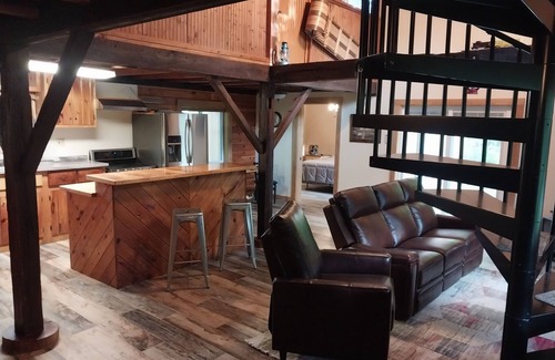 Watkins Glen Cabin | Cabin in the woods. Minutes to Watkins Glen State Park, Racetrack & Wine Trail!