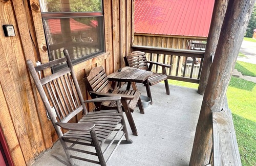 Mountain View Cabin | Cabin in town, walking distance to the courthouse square.