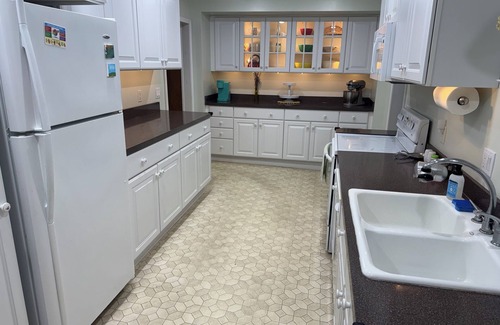 Cheboygan House | Cabin-like feel in the City, Steps from the trail and Downtown Cheboygan