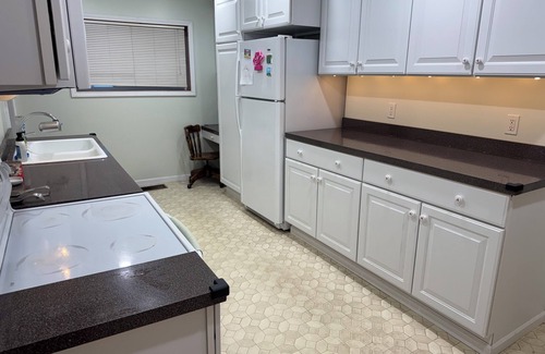 Cheboygan House | Cabin-like feel in the City, Steps from the trail and Downtown Cheboygan