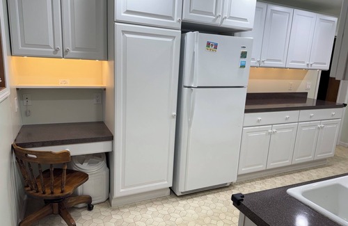 Cheboygan House | Cabin-like feel in the City, Steps from the trail and Downtown Cheboygan