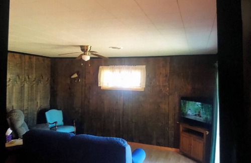 Engadine Cabin | Cabin located on beautiful Lake Millecoquins
