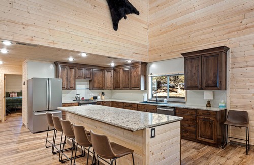 Mammoth Creek Cabin | Cabin Lodge at Panguitch Lake Sleeps 18, wifi, good roads, year round access