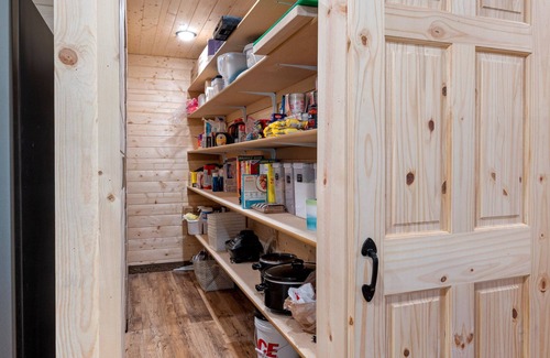Mammoth Creek Cabin | Cabin Lodge at Panguitch Lake Sleeps 18, wifi, good roads, year round access