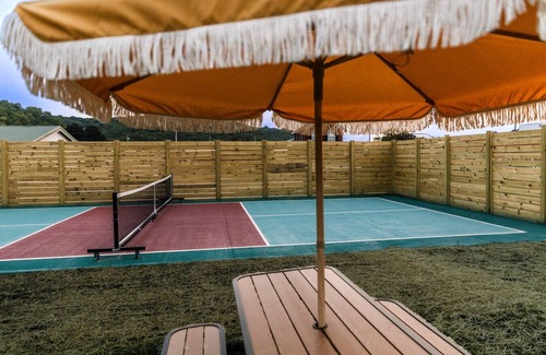 Bellevue Cabin | Cabin near Mississippi with Pickleball court - Mill Creek