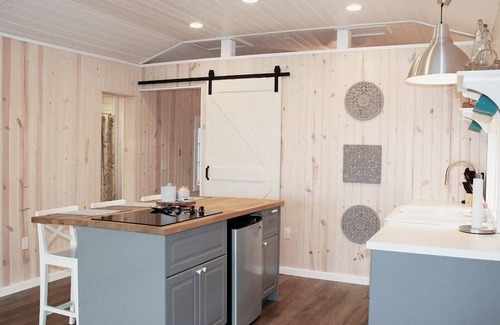 Osage Beach Cabin | Cabin No. 7 @ The Old Swiss Village - Lake Front!