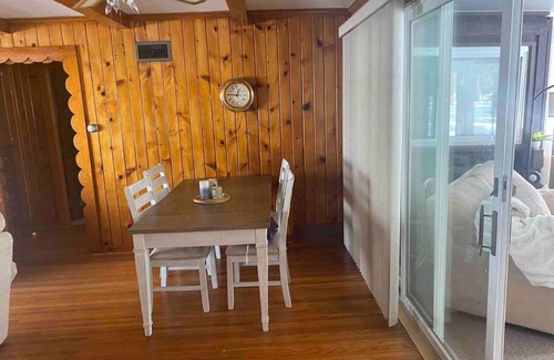 Hampton House | Cabin on Beeds Lake