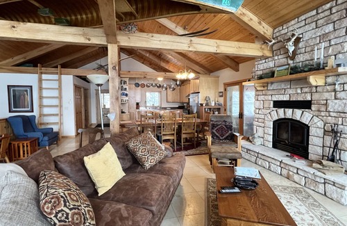 Ely Cabin | Cabin on Burntside Lake! Great for Families, Ice Fishing, Snowmobilers