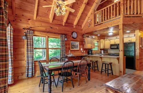 Albany Cabin | Cabin on Dale Hollow - Park your boat on shore and walk up to the cabin.