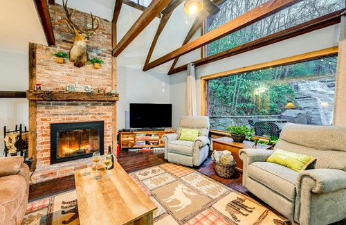 Franklin House | Cabin on Ledford Branch with Waterfall and Wading Pool