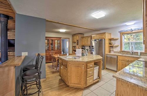 Wetmore Cabin | Cabin on Powell Lake w/On-Site Snowmobile Trails!