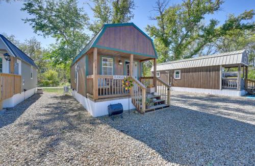 Austinville Apartment | Cabin on Rivers Edge Trail in Steamboat Rock!