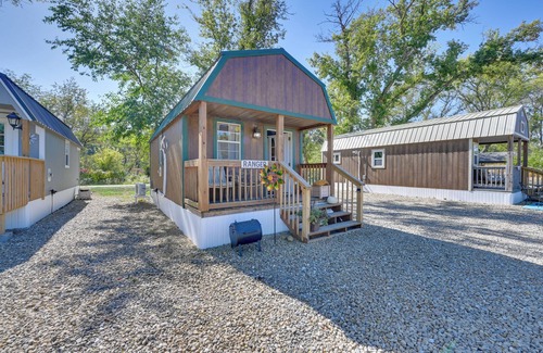 Austinville Apartment | Cabin on River’s Edge Trail in Steamboat Rock!