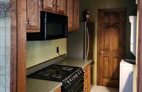 Rose Hill Cabin | Cabin on the banks of the Chunky River, secluded and quiet. Kayaking available.