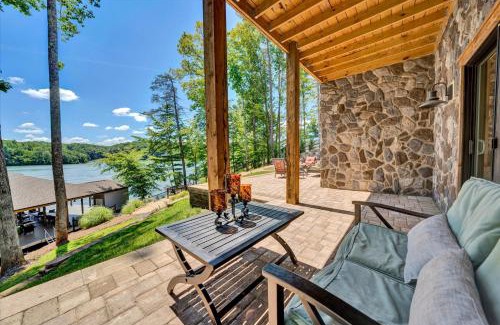 Moneta House | Cabin on the Cove