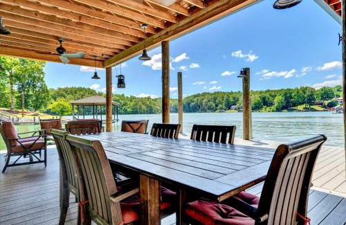 Moneta House | Cabin on the Cove