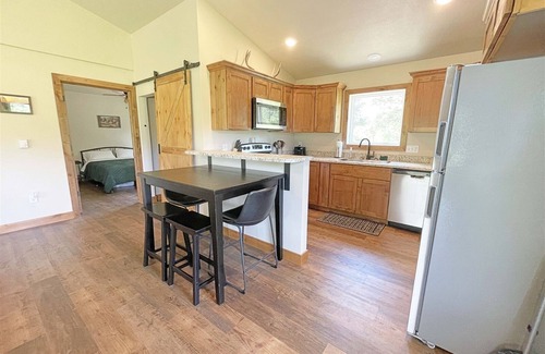 Custer House | Cabin on the Rocks | 2 Bed, 1.5 Bath