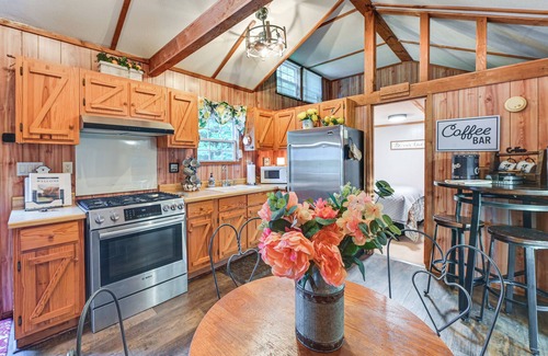 Dabolt Cabin | Cabin on Working Highland Cattle Farm in Kentucky
