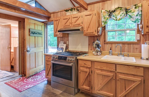 Dabolt Cottage | Cabin on Working Highland Cattle Farm in Kentucky
