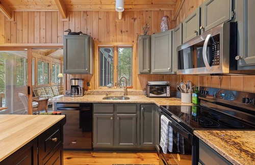 Becket House | Cabin Retreat in the Berkshire Woods