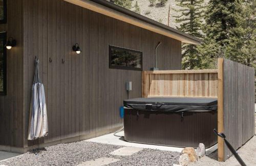 Grant House | Cabin Stay Your Basecamp in Grant Soak & Sweat