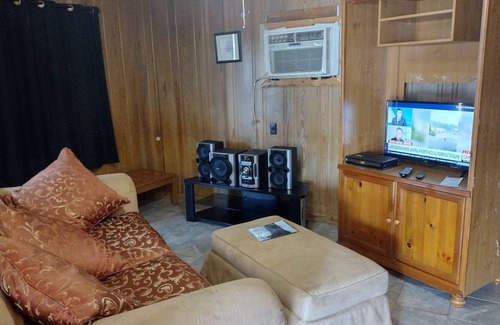 Samburg House | Cabin Style One Bedroom Apartment Reelfoot Lake