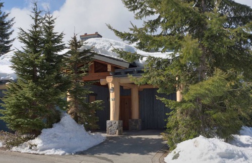 Nordic Estates House | Cabin-Style, Ski-Access, Hot Tub, Open Fireplace