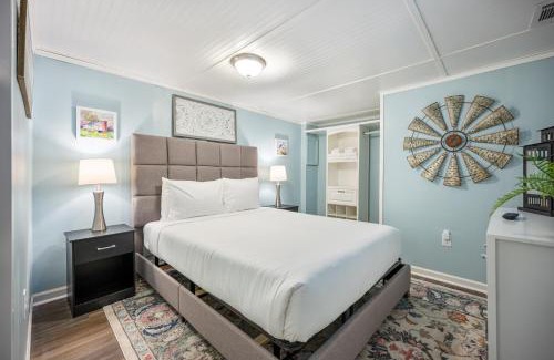 Woodstock Apartment | Cabin Style With Patio Seating & Charcoal Grill