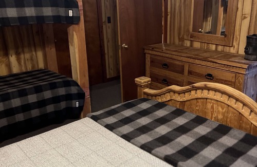 Saffell Cabin | Cabin that sits on 3 acres that joins Shirey Bay Rainey Brake WMA.