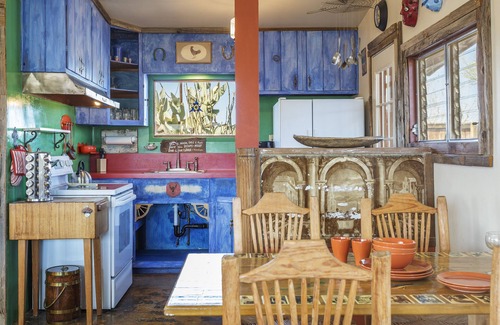 Joshua Tree Cabin | 🌵Cabin Under the Stars - Hot Tub, BBQ and Firepit🌵