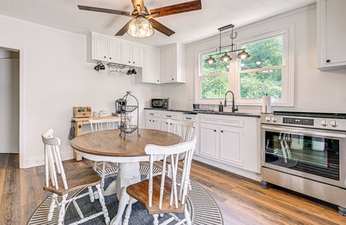 Carrollton Cabin | Cabin w/Fire Pit - 7 Mi to Downtown Carrollton!