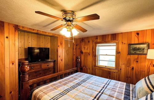 Mouth of Wilson Cabin | Cabin w/ Views/Pond/Foosball Table by Camp Cheerio