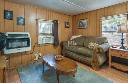 Branson West House | Cabin with Fire Pit - 12 Mi to Silver Dollar City!