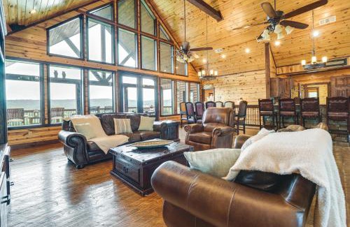 Broken Bow House | Cabin with Game Room and Hot Tub in Broken Bow!